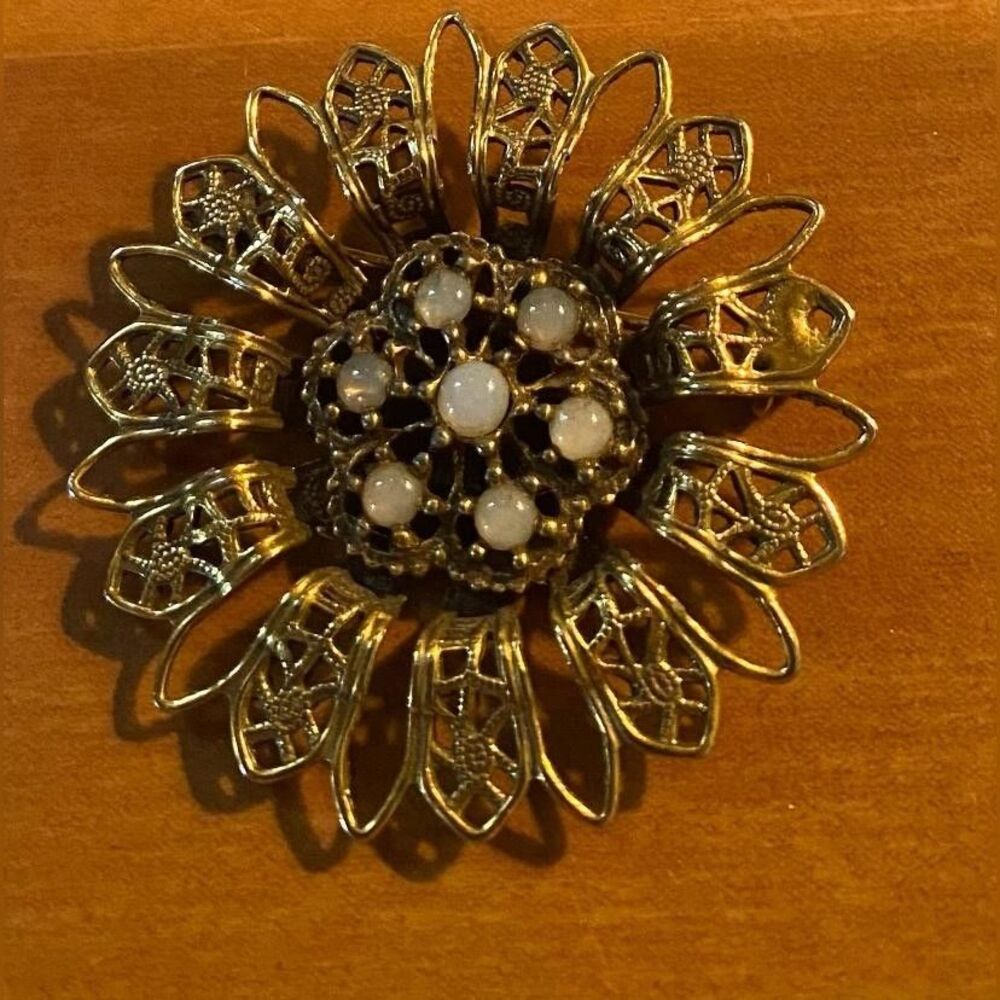 Gold Tone Faux Pearl Round Flower Brooch Pin Filigree Petal Layered Jewelry 1.5â